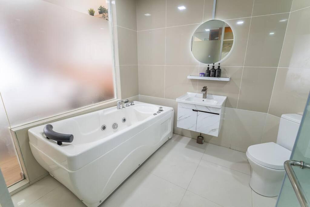 Relaxing Muji Retreat With Jacuzzi, Retro Games, Mrt Pangsapuri Kuala Lumpur