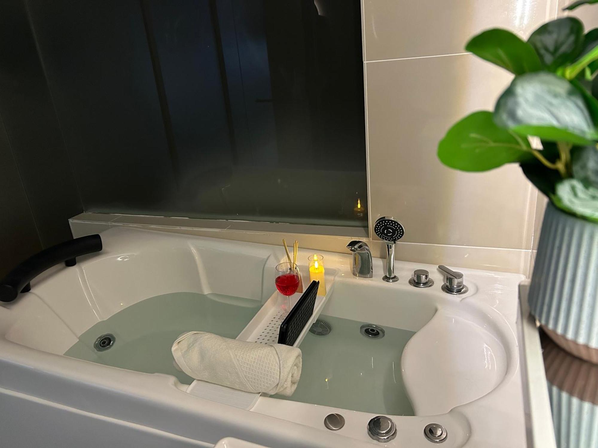 Relaxing Muji Retreat With Jacuzzi, Retro Games, Mrt Pangsapuri