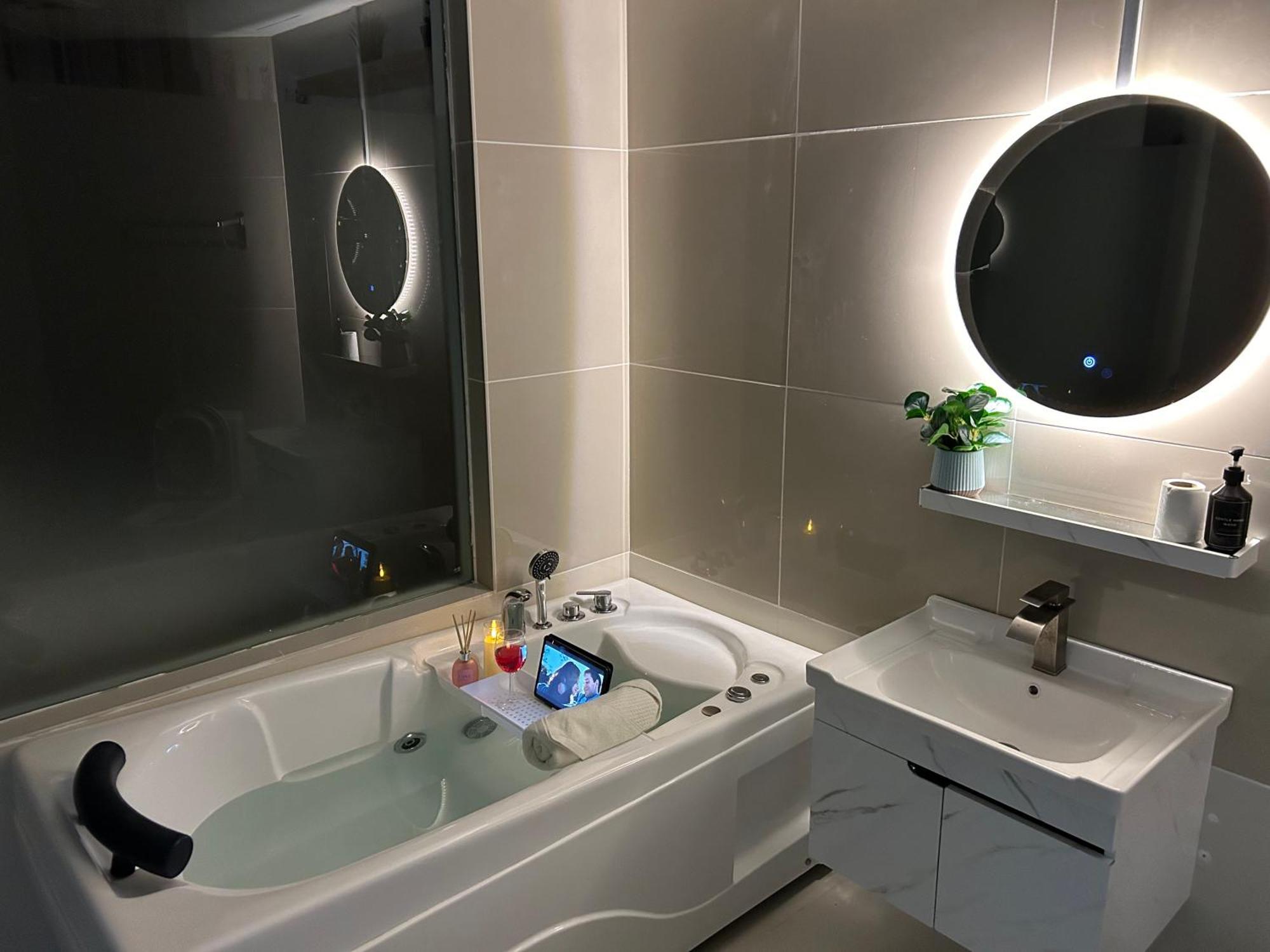 Pangsapuri Relaxing Muji Retreat With Jacuzzi, Retro Games, Mrt *